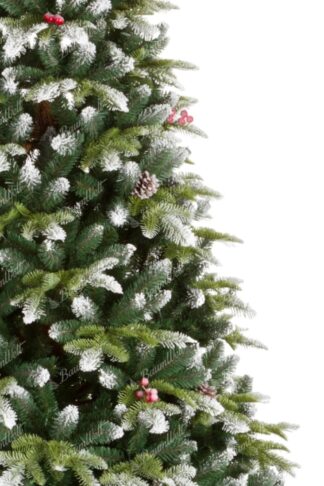 Künstlicher Weihnachtsbaum 3D Tanne mit Kunstschnee. Der Baum hat verschneite Zweigenden und ist mit Tannenzapfen und Stechpalmenbeeren geschmückt.