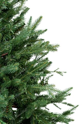 Künstlicher Weihnachtsbaum 3D Bergfichte. Der Baum hat dichte grüne Nadeln.