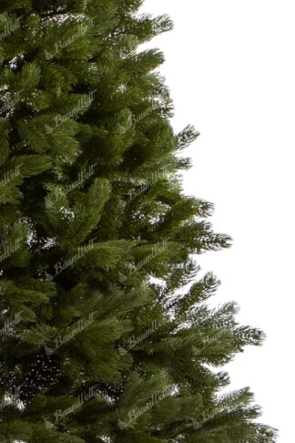 Künstlicher Weihnachtsbaum FULL 3D Trännen-Kiefer. Der Baum hat dicke grüne Nadeln.