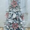 Künstlicher Weihnachtsbaum Nordische Fichte mit Kunstschnee 150cm Weihnachtsbaum mit rosa und weißen Ornamenten geschmückt