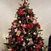 Künstlicher Weihnachtsbaum Nordische Fichte 150cm Weihnachtsbaum mit roten und weißen Ornamenten geschmückt