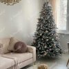 Künstlicher Weihnachtsbaum Nordische Fichte mit Kunstschnee 210cm verschneiter Weihnachtsbaum mit weißen und rosa Ornamenten geschmückt