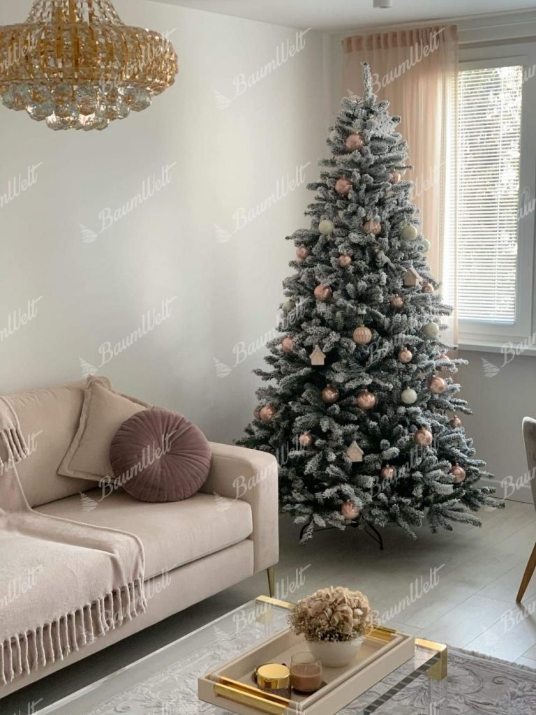 Künstlicher Weihnachtsbaum Nordische Fichte mit Kunstschnee 210cm