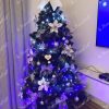 Künstlicher Weihnachtsbaum Silberkiefer 180cm Weihnachtsbaum mit weißen und silbernen Ornamenten geschmückt