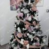 Künstlicher Weihnachtsbaum Silberkiefer mit Eiskristallen 220cm Weihnachtsbaum mit rosa und weißen Dekorationen