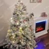 Künstlicher Weihnachtsbaum Weißkiefer 150cm Verschneiter Weihnachtsbaum mit weißen und rosa Verzierungen