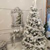 Künstlicher Weihnachtsbaum Weißkiefer 240cm Verschneiter Weihnachtsbaum mit weißen Dekorationen