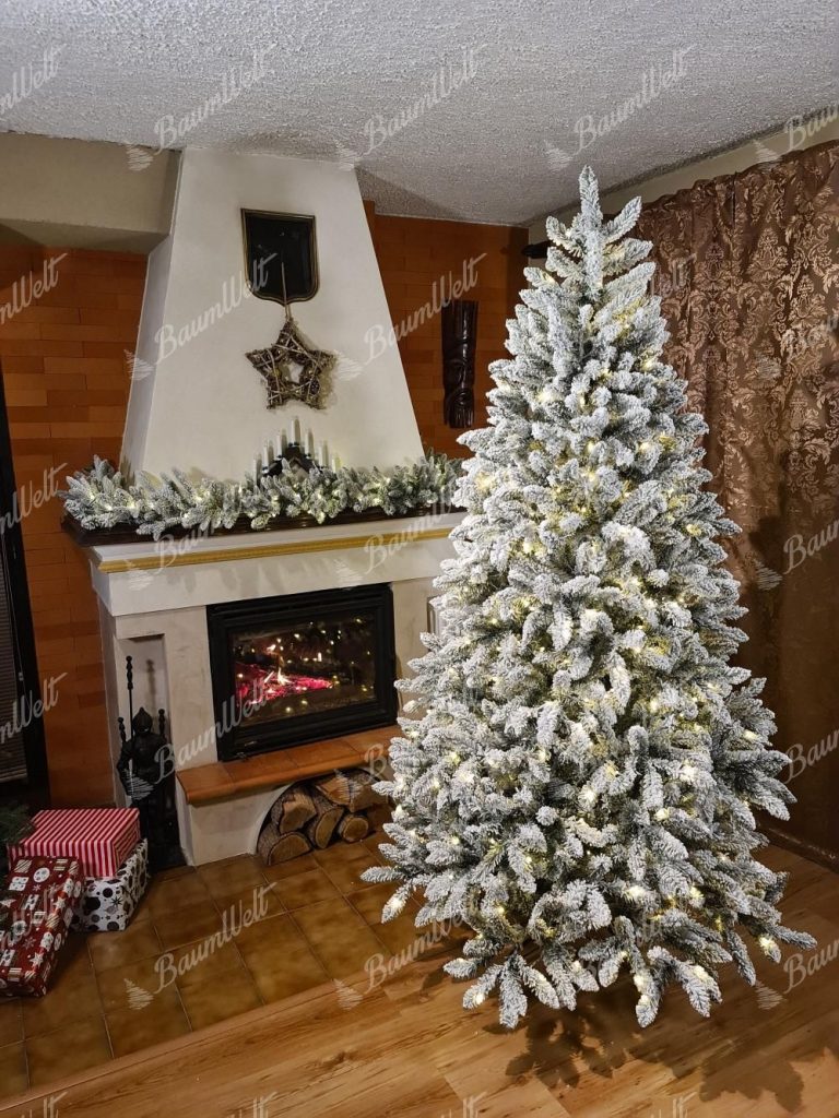 Künstlicher Weihnachtsbaum Nordische Fichte mit LED-Beleuchtung
