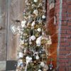 Weihnachtsbaum 3D-Rotfichte 210cm reichlich mit verschiedenen Verzierungen geschmückt ist