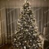Künstlicher geschmückter Weihnachtsbaum 3D Tanne mit Kunstschnee 240cm grüner Weihnachtsbaum mit goldenem Weihnachtsschmuck und LED-Beleuchtung
