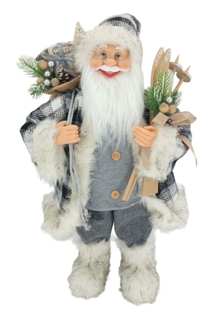 Weihnachtsdekoration Nikolaus in grau 60cm bekleidet mit einem grau gemusterten Mantel mit Pelz, er hält Skier und einen Korb voller geschenke
