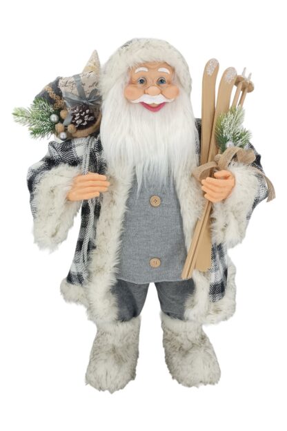 Weihnachtsdekoration Nikolaus in grau 80cm bekleidet mit einem grau gemusterten Mantel mit Pelz, er hält Skier und einen Korb voller geschenke