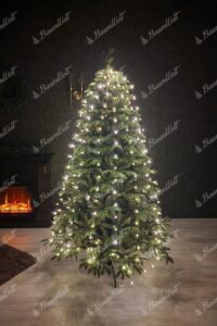 LED-Weihnachtsbeleuchtung in Warmweiß am Weihnachtsbaum