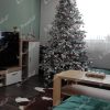 Künstlicher Weihnachtsbaum 3D Sibirische Tanne 270cm, ist mit rosa Verzierungen verziert