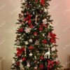Künstlicher Weihnachtsbaum 3D Fichte Schmal 210cm, ist mit roten und weißen Verzierungen geschmückt