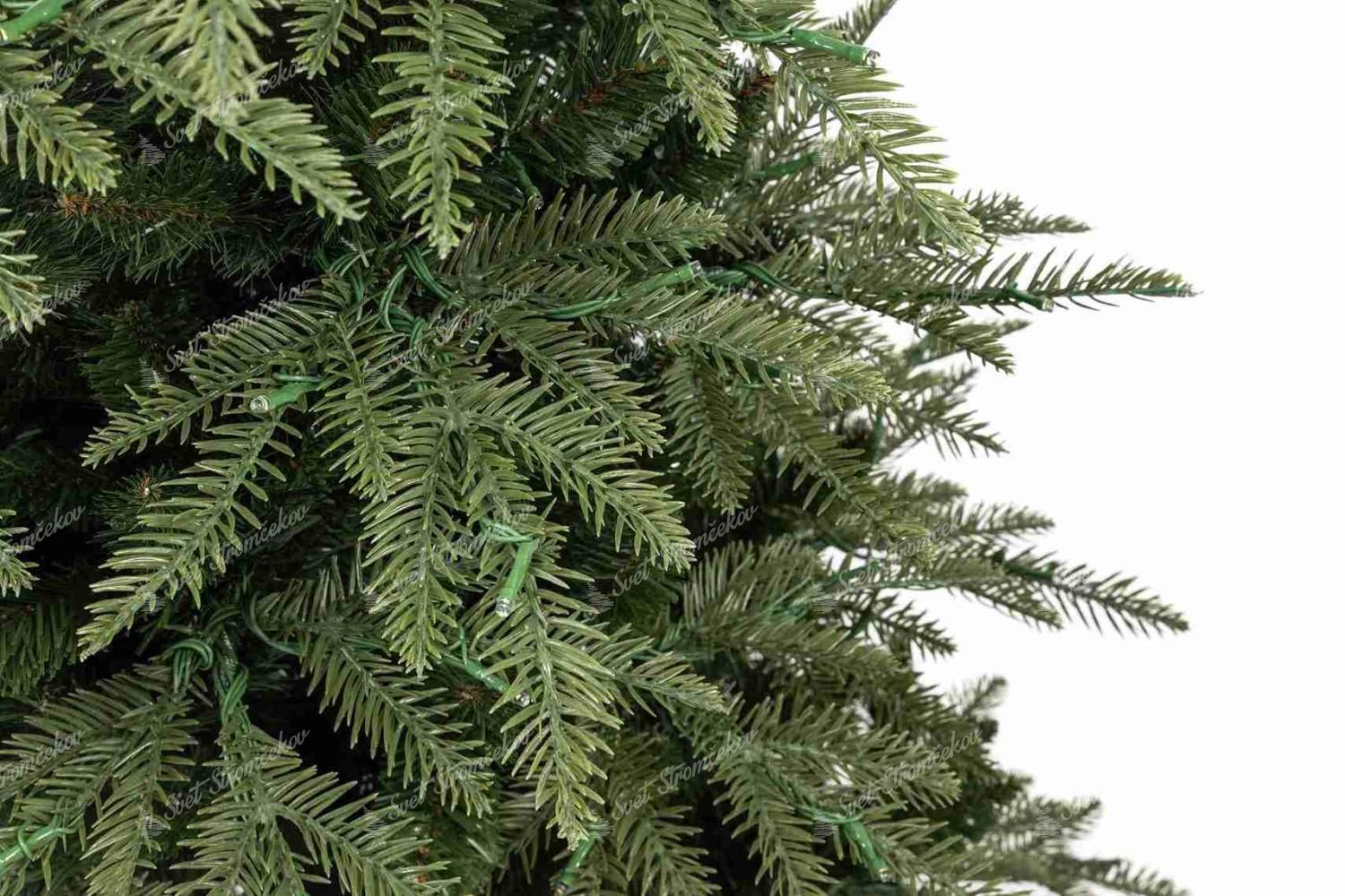 Deatil vetvičiek vianočného stromčeka 3D Jedľa Štíhla, ihličie je prirodzenej zelenej fraby