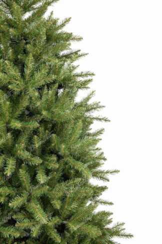 Detailansicht des künstlichen Weihnachtsbaums Nordische Fichte bre, Er hat PVC-Zweige mit dichtem hellgrünem Nadelwerk